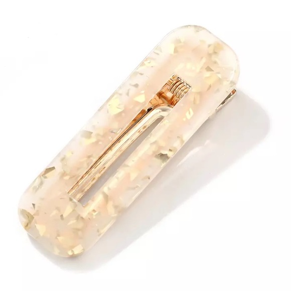 Accessories - ⚜️[𝟯/$𝟭𝟴]⚜️Gold Acrylic Simple Hair Clip NEW